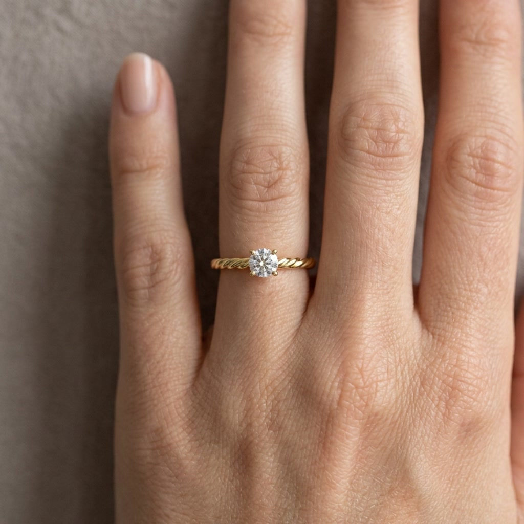 Twist — yellow gold, on the hand