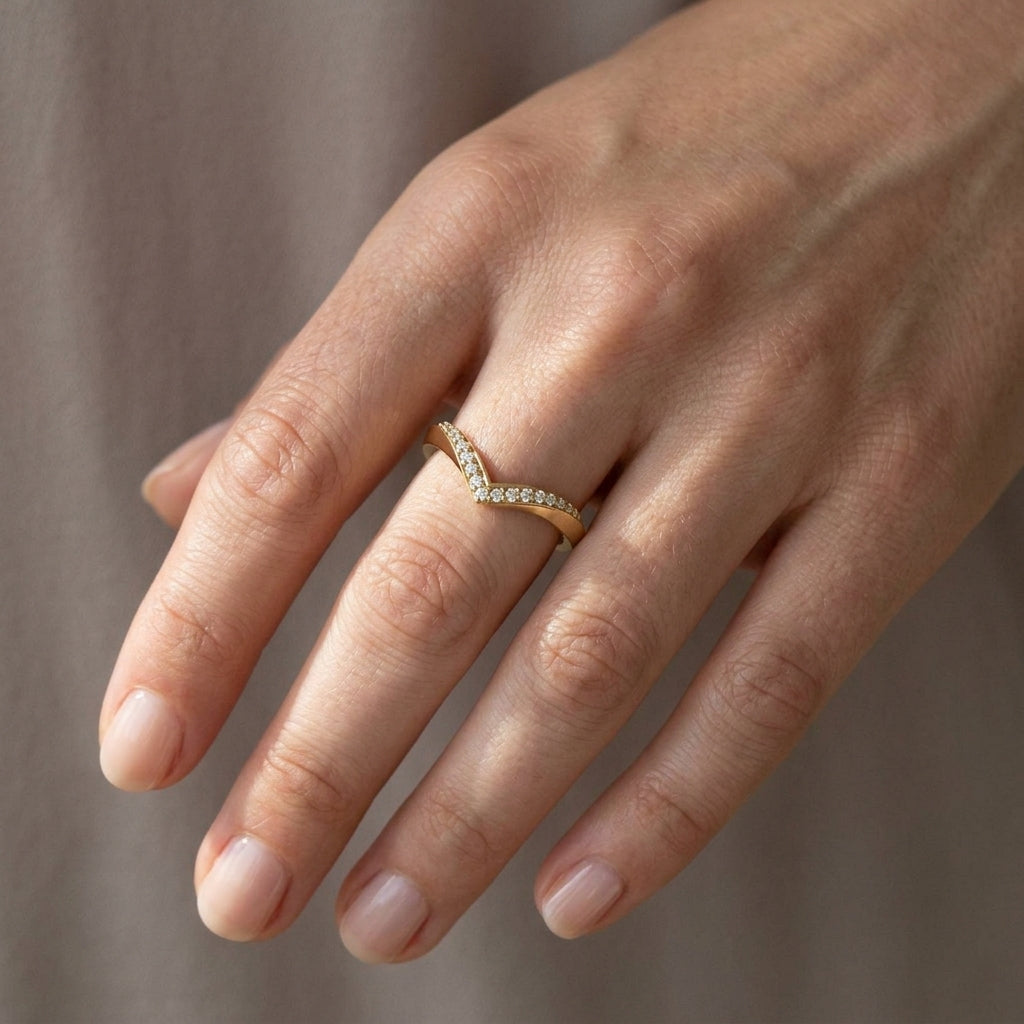 Xena — 1.2 mm, yellow gold, on the hand