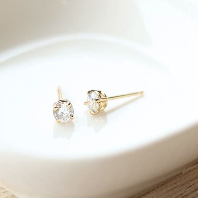 Lab-grown diamond stud earrings in 14k yellow gold